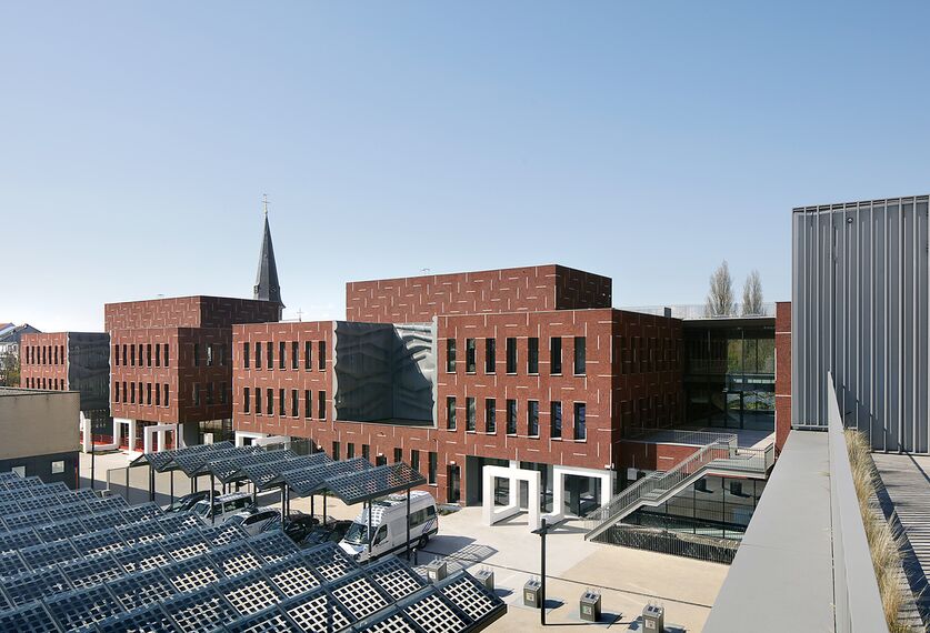 MasterLine 8 Hidden Vent Windows, CW 50-FP Façades and CS 77 Fire Proof Windows - Administrative Centre Beveren located in Beveren, Belgium