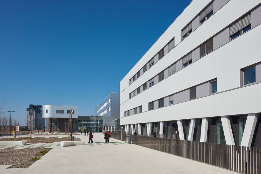 CI 45 Doors, CI 45 Windows, XS 50-BR window, CW 50 Standard Façades, CW 50 Façades, CS 77 Fire Proof Windows and CW 50-SC Façades - Groupe Hospitalier Melun-Sénart located in Dammarie Les Lys, France