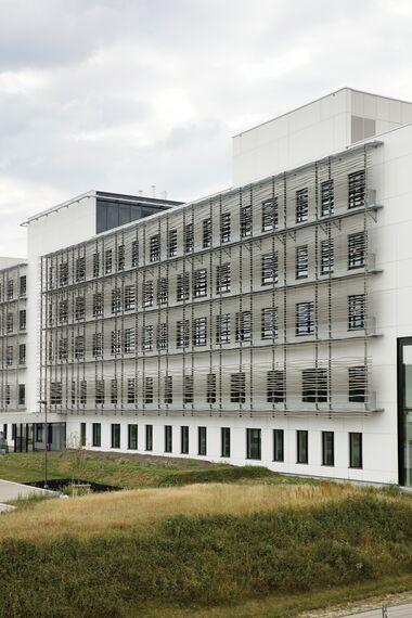 BriseSoleil 100 Solar Shading and ConceptSystem 77 Windows - AZ Sint Maarten located in Mechelen, Belgium